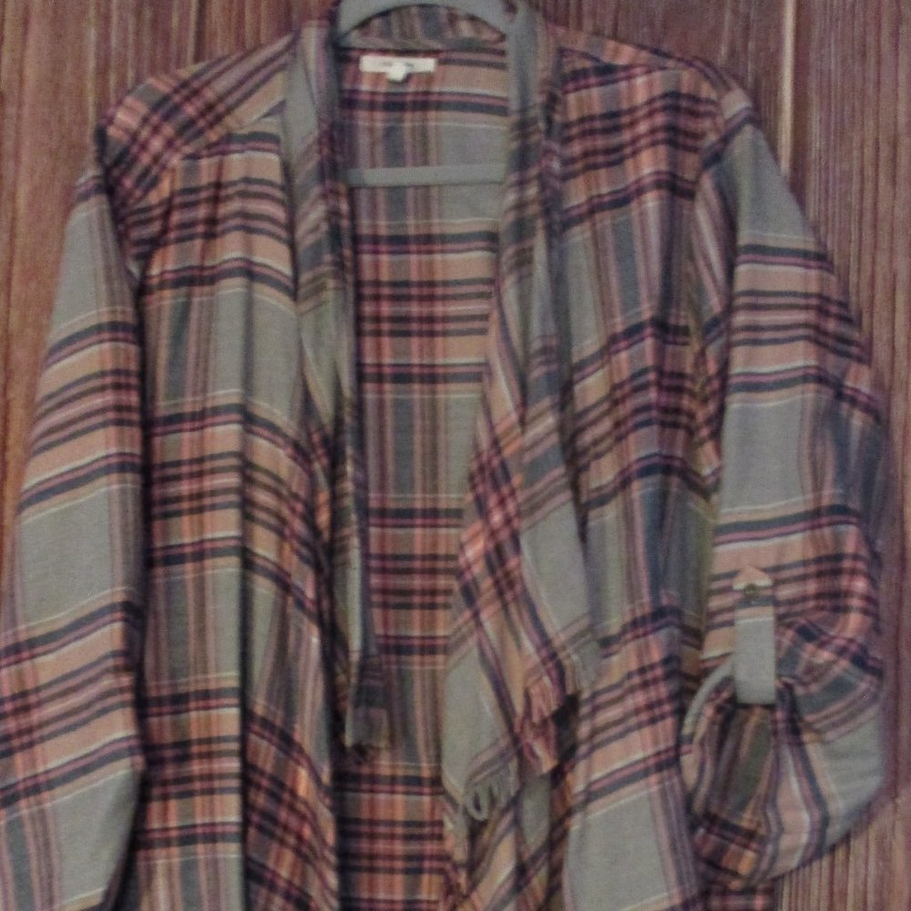 Maurice size 2 Plus pink grey navy plaid flannel shawl excellent condition CUTE
